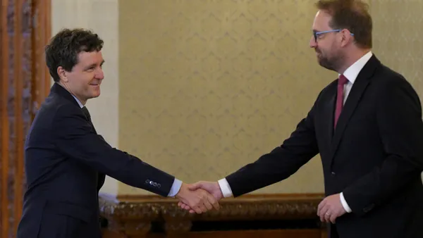 Fritz cere din nou alegeri anticipate, înaintea consultărilor de la Cotroceni de luni: „Rămânem consecvenți – USR nu intră la guvernare cu PSD”