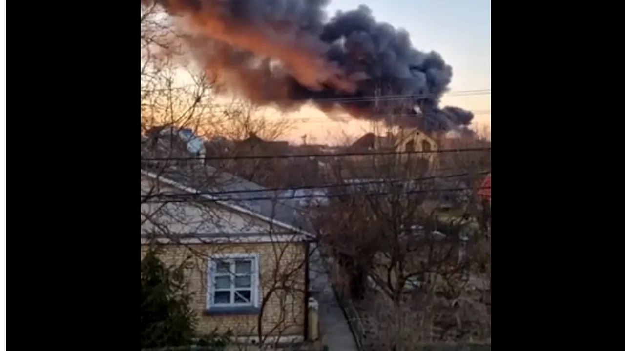 Orașul Harkiv, înecat într-un nor de fum dens după ce rușii au bombardat o piață uriașă