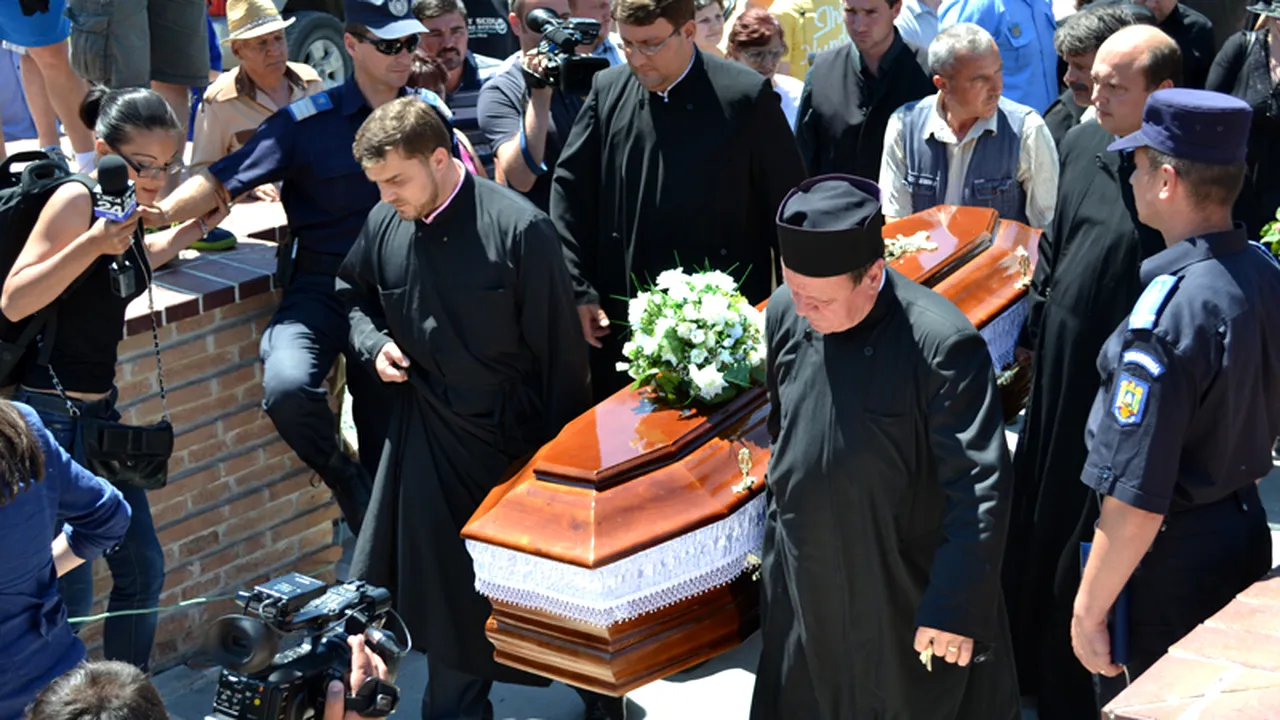 Familia preotului înjunghiat mortal în biserica 