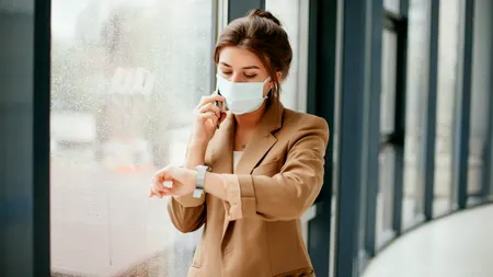 Pandemia de COVID-19 | Jumătate dintre angajaţii români nu se simt protejaţi la locul de muncă