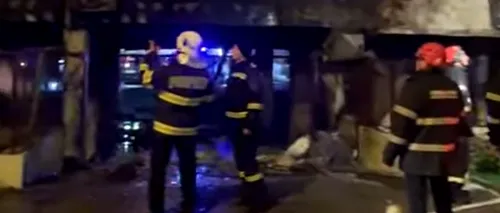 VIDEO. Imagini șocante cu apartamentele devastate de incendiul din Constanța. Anchetatorii au deja o pistă: câțiva tineri care ar fi aruncat cu petarde