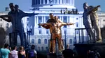 Statuia „Titanic” a lui Trump și Epstein atrage vizitatorii în Washington DC. Unde a fost amplasată sculptura realizată de un grup de artiști anonimi