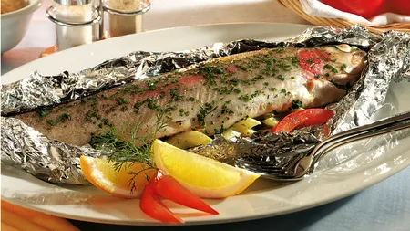 PĂSTRĂV la cuptor cu lămâie, rețeta simplă care face dintr-o cină obișnuită un adevărat festin. Secretul de care trebuie să ții cont
