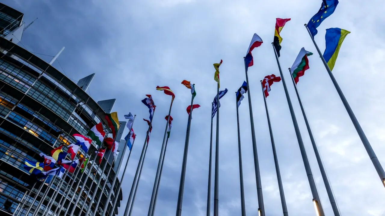 Uniunea Europeană a impus măsuri restrictive asupra altor două persoane din spatele unei campanii de DEZINFORMARE ruse