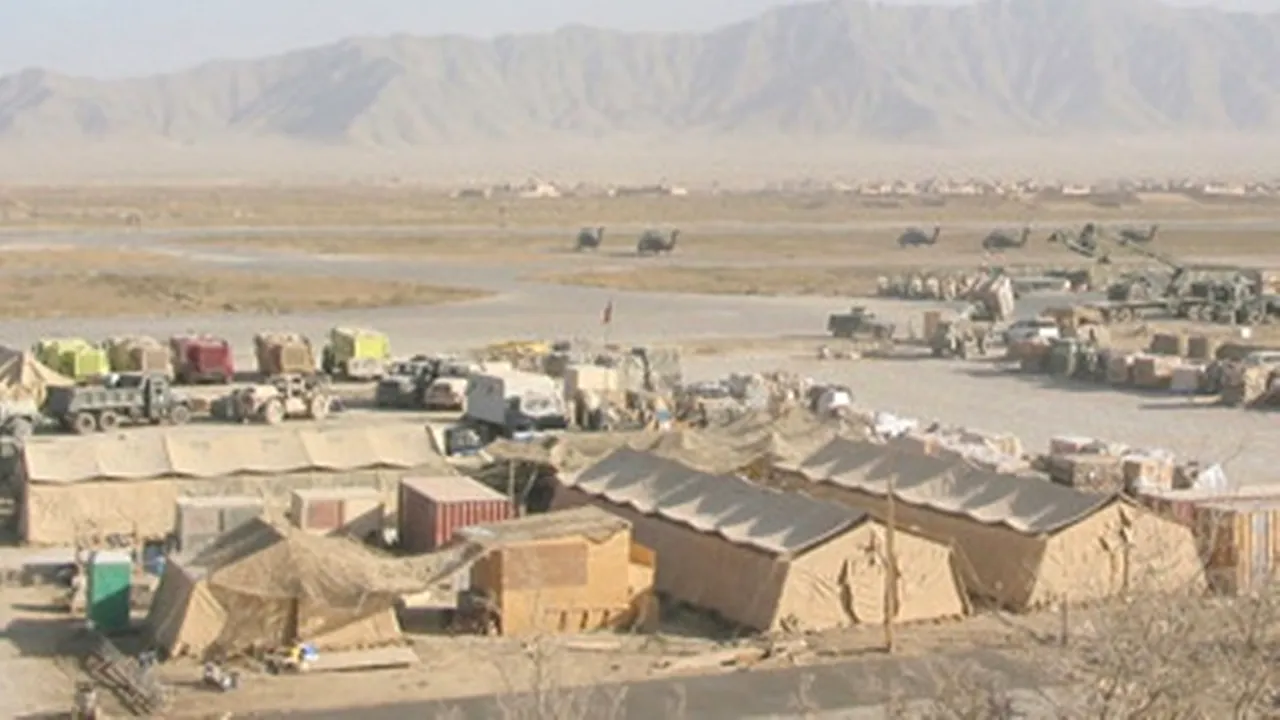 O rachetă a lovit baza românească din Kandahar