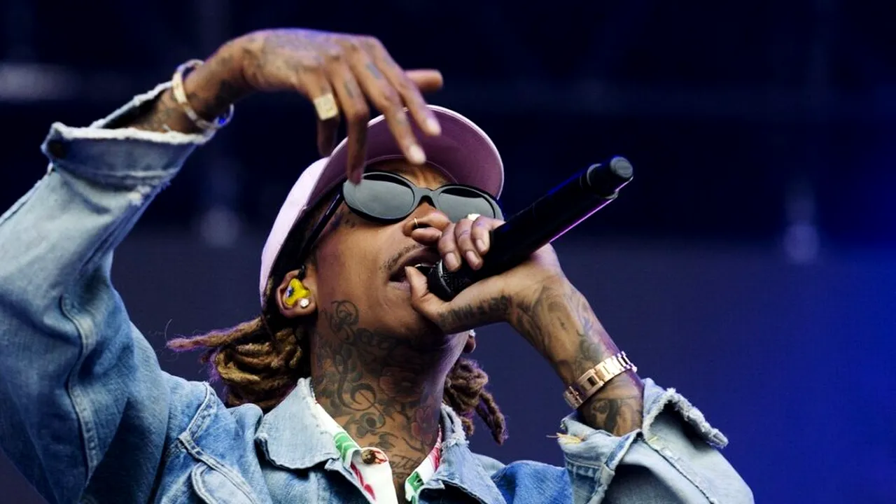 Începe judecarea rapperului Wiz Khalifa pentru că a fumat cannabis la „Beach, Please!“