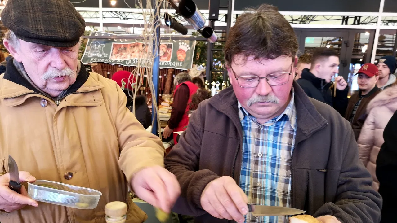 Porcul trebuie să fie VESEL când e sacrificat! Slănină cu AUR de 24k și ecler cu cremă de JUMĂRI, la SlanăFest