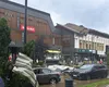 FURTUNĂ violentă în stațiunea Sinaia. Rafale de vânt de peste 90 km/h. Acoperișul gării aruncat peste DN1 / Trafic restricționat
