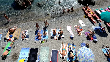 40% dintre femeile britanice de până la 30 de ani au aventuri de o noapte în vacanța de vară