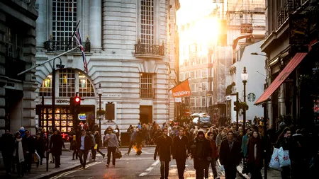 20 de minute de mers în fiecare zi v-ar putea salva viața
