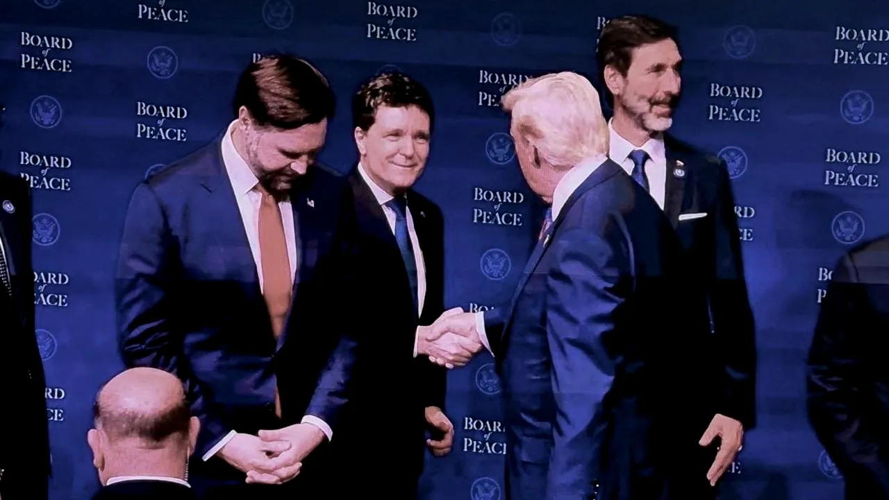 PSD-istul Radu Cristescu îl somează pe Nicușor Dan să prezinte explicații cu privire la poza în care apare dând mâna cu Donald Trump. În jurul pozei s-a iscat o întreagă controversă