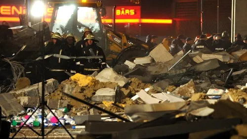 Cel puțin patru morți după prăbușirea acoperișului unui centru comercial, în Letonia