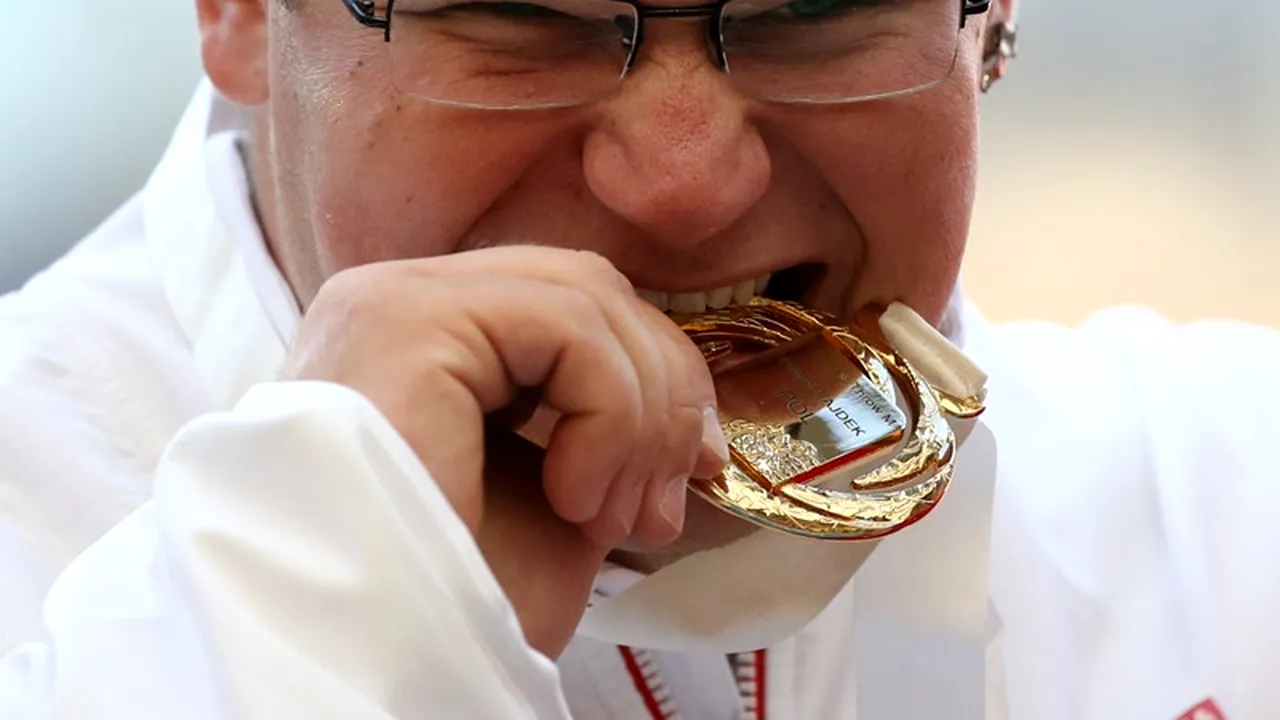 Campionul mondial la aruncarea ciocanului a sărbătorit titlul toată noaptea. Dimineața a văzut că rămăsese fără medalia de aur. Unde i-a găsit-o poliția