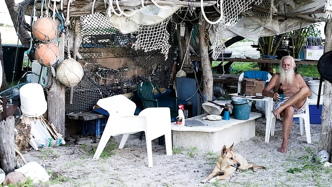 INDEPENDENT. Povestea fostului milionar care s-a izolat pe o insulă de peste 20 de ani. Care sunt sfaturile lui pentru toți cei aflați în carantină