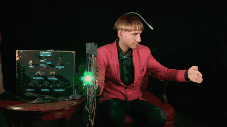 Primul cyborg oficial din lume vine la București. Este incredibil ce face cu antena implantată direct în craniu