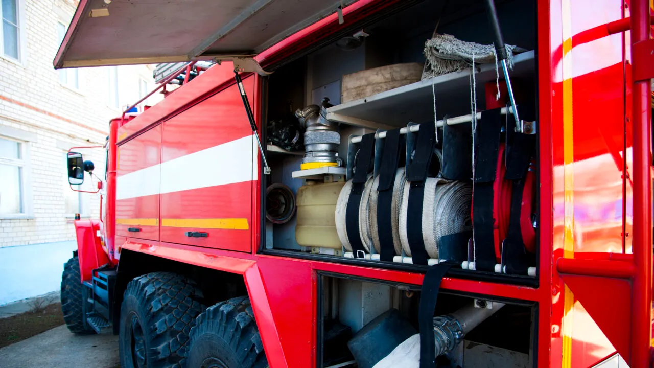 Cinci pompieri răniți în Argeș, după ce autospeciala cu care se deplasau spre o intervenție s-a răsturnat