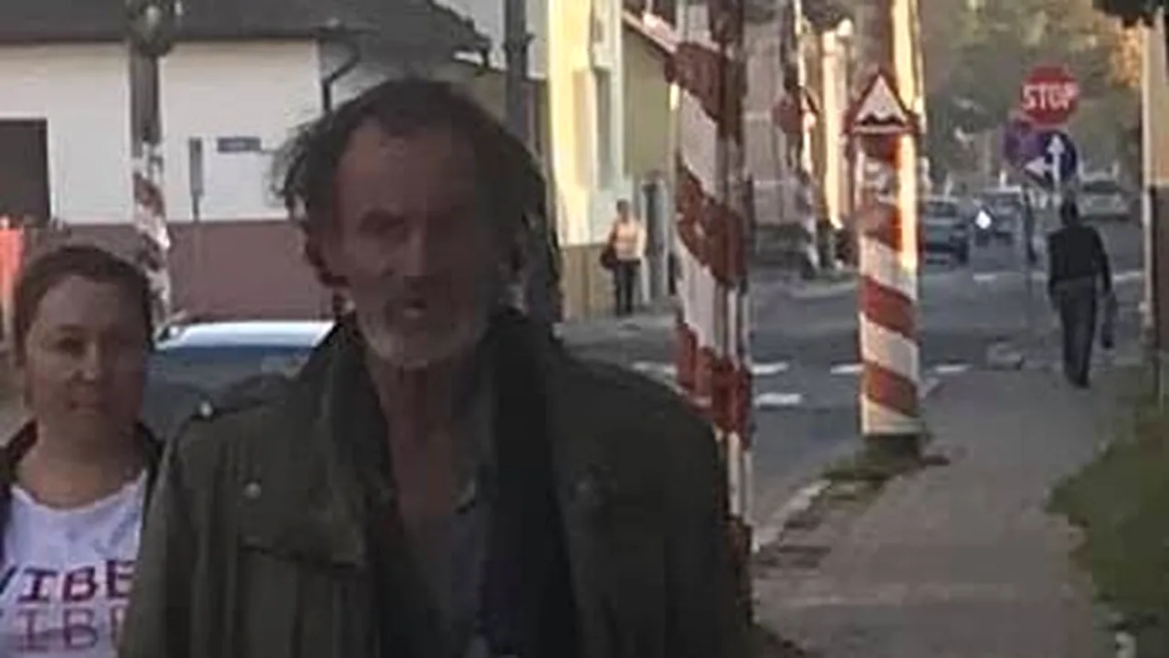 Un individ a vrut să arunce un „lichid incolor