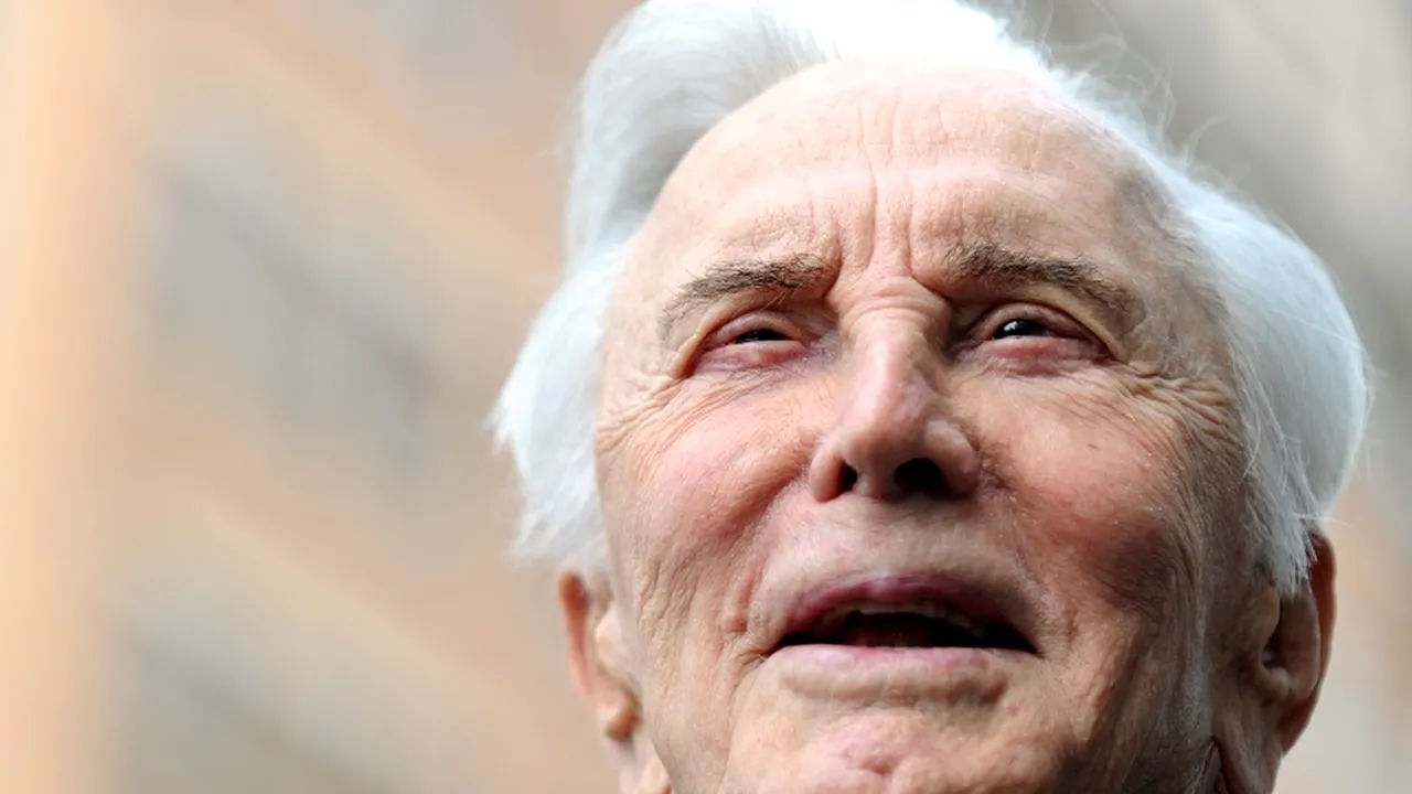 La 95 de ani, Kirk Douglas lansează un e-book despre 