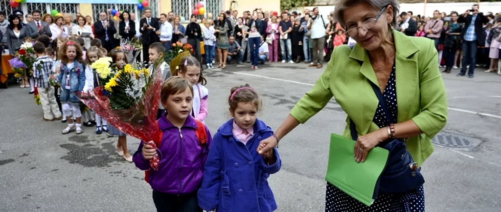 Acord între Ministerul Educației și sindicate. Ce se va întâmpla cu învățătorii și educatorii trimiși să facă facultate