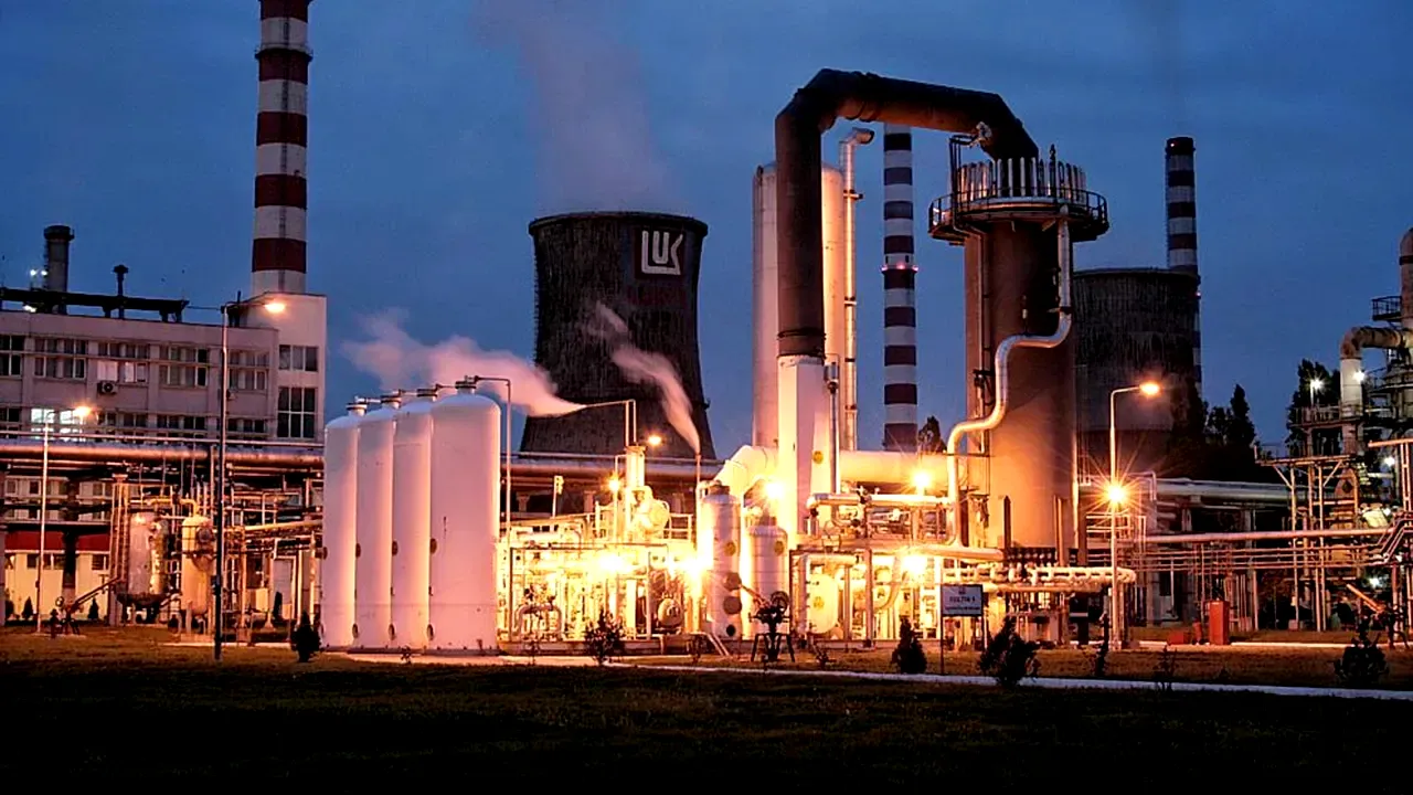 Petrotel Lukoil va intra în insolvență. Tribunalul Ploiești a admis cererea depusă de companie