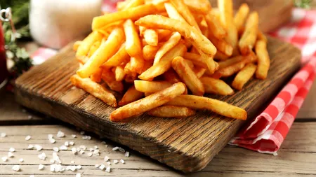 Câte calorii au cartofii prăjiți, de fapt. Cu cât te îngrași dacă mănânci o porție de 200 de grame