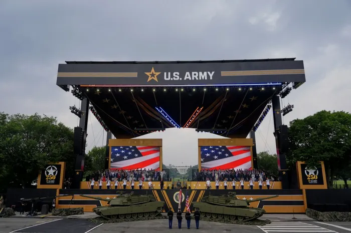 Protestele &bdquo;No Kings&rdquo; din Minneapolis, anulate &icirc;n urma atacurilor armate. Parada militar&#259; a lui Trump continu&#259; | Pre&#537;edintele &icirc;mpline&#537;te 79 ani