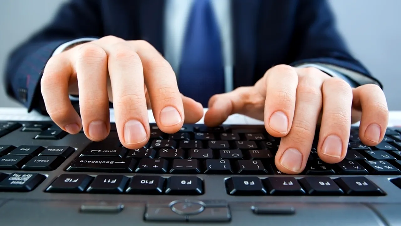 Care sunt pericolele la care ne expunem utilizând în exces calculatorul și telefonul
