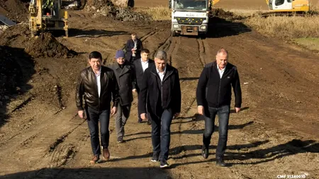 Marcel Ciolacu verifică lucrările la refacerea drumurilor din Galați. „Se muncește într-un ritm bun și stadiul lucrării este AVANSAT”