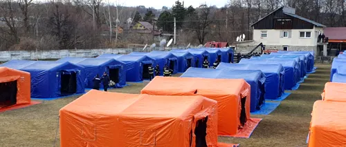 FOTO-VIDEO | Tabără mobilă montată pe stadionul din Siret, în care vor fi putea fi cazați temporar refugiați din Ucraina. Sunt disponibile 30 de corturi