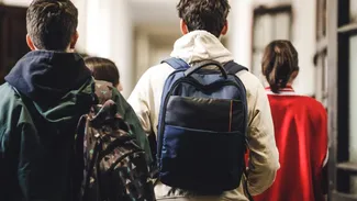 Cardurile educaționale în valoare de 500 de lei, pentru rechizite școlare și articole de îmbrăcăminte, EXPIRĂ în curând. Ce trebuie să știe părinții