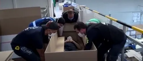 VIDEO. Afacere pe perioada pandemiei. O companie vinde paturi de spital care se transformă în sicrie