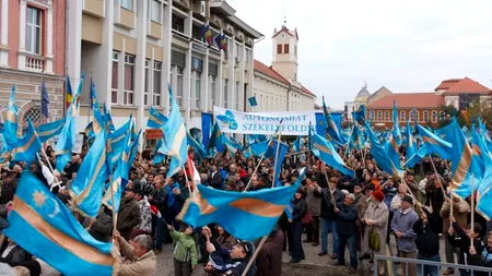 Imnul Ungariei, intonat de sute de persoane la Miercurea Ciuc, ca protest față de amenda dată PCM pentru....intonarea imnului Ungariei