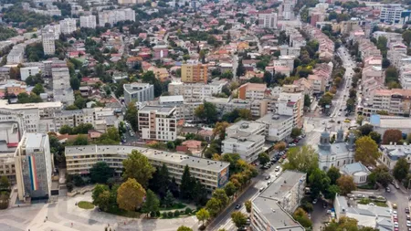 Cetățenii și angajații nevaccinați vor fi interziși în primăria unui important municipiu din România