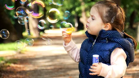 Legea asociațiilor de proprietari, modificată! Cât vor plăti părinții pentru copiii mai mici de trei ani