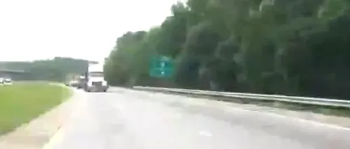 VIDEO. Ce glumă i-a făcut un american soției sale pe autostradă
