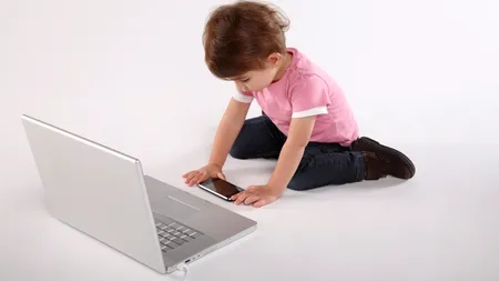 Cât de periculoase pot fi iPad-uri sau smartphone-uri atunci când ajung pe mâna unui copil