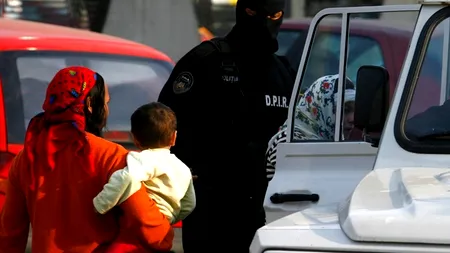 Percheziții în Sintești, la persoane suspectate de furturi din locuințe și tâlhării 