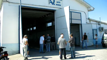 Șoferii care trebuie să facă verificări la RAR așteaptă ore întregi la coadă, deși au programare. Mai greu e la prânz, când angajații au pauză de masă