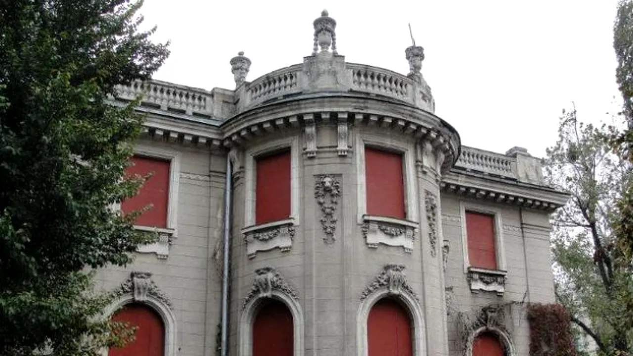 Isărescu cere autorităților să salveze casa Oromolu din Piața Victoriei