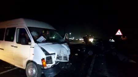 11 răniți într-un accident pe DN 65, între Pitești și Slatina. O mașină a lovit un microbuz