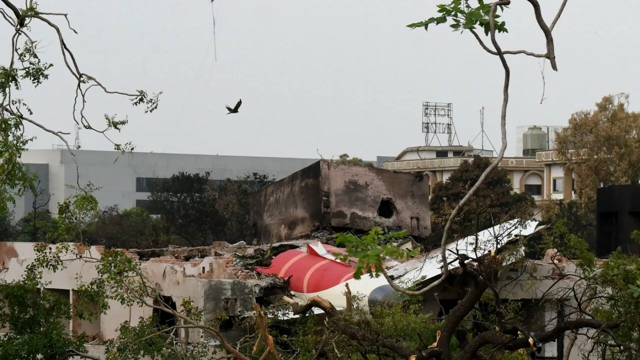 Tragedia aviatică din India are un bilanț sumbru: 279 de oameni au murit, după prăbușirea avionului Boeing 787