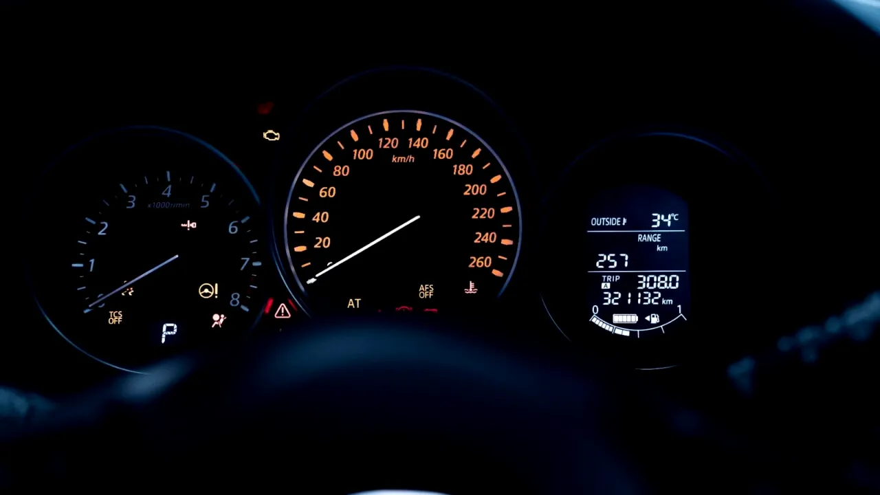 Nici o mașină nu mai poate circula pe piața auto fără RAR Auto Pass. Ce spune noua lege a kilometrajului