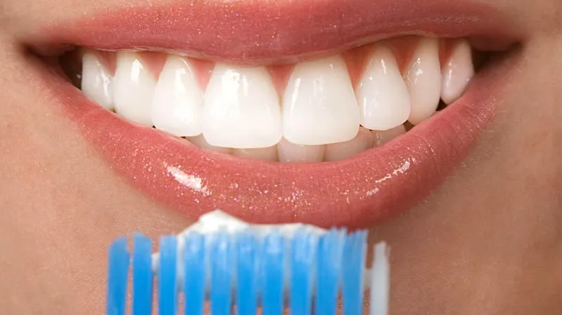 Nespălatul pe dinți poate DĂUNA grav sănătății... plămânilor. Bacteriile care cauzează boala parodontală pot ajunge la nivelul acestora