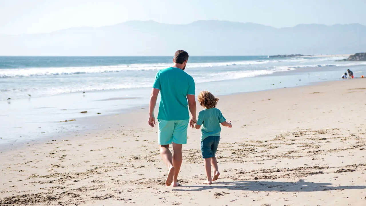 ȚARA în care persoanele singure pot adopta copii din străinătate. Legea, veche de 40 de ani, permitea adopțiile doar pentru cuplurile căsătorite