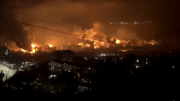 Rafinărie Rosneft, în flăcări după un atac cu drone ucrainene asupra unui port crucial din regiunea rusească Krasnodar