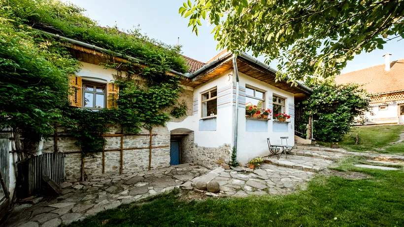 Patru case tradiţionale, lângă Viscri, scoase la vânzare cu o jumătate de milion de euro. Ce le face să fie UNICE