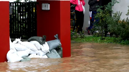 Cod portocaliu de inundații pe râuri din 8 județe. Cod galben pe râuri din 35 de județe