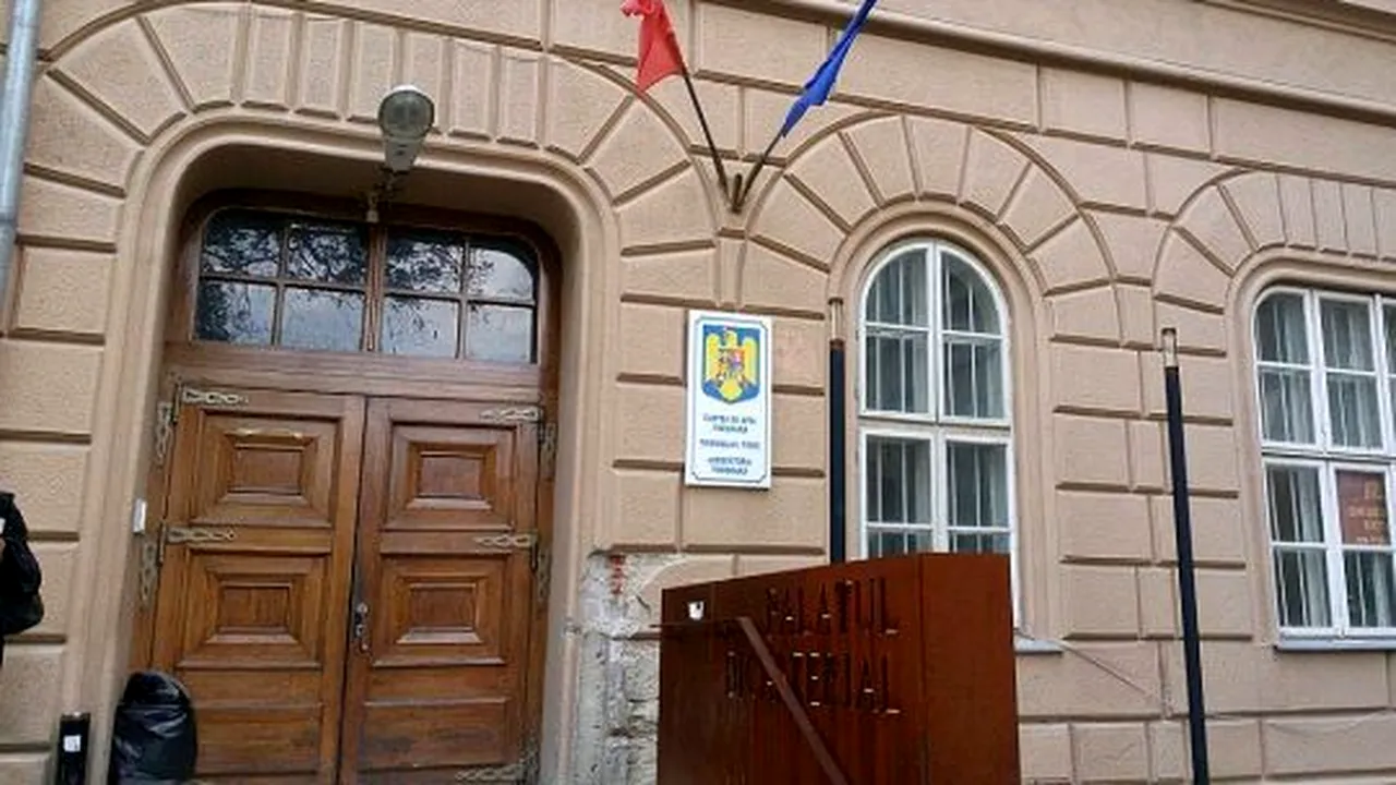 Trei polițiști și un jandarm, trimiși în judecată după ce au 