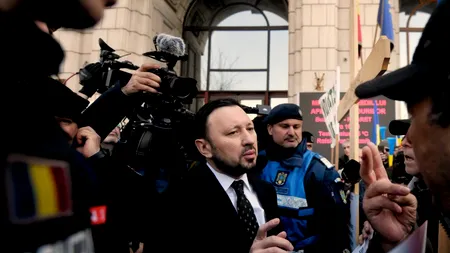 Silvicultorii au ieșit în stradă din cauza tăierilor de salarii. Protestul din fața Ministerului Mediului va dura până la ora 13.00