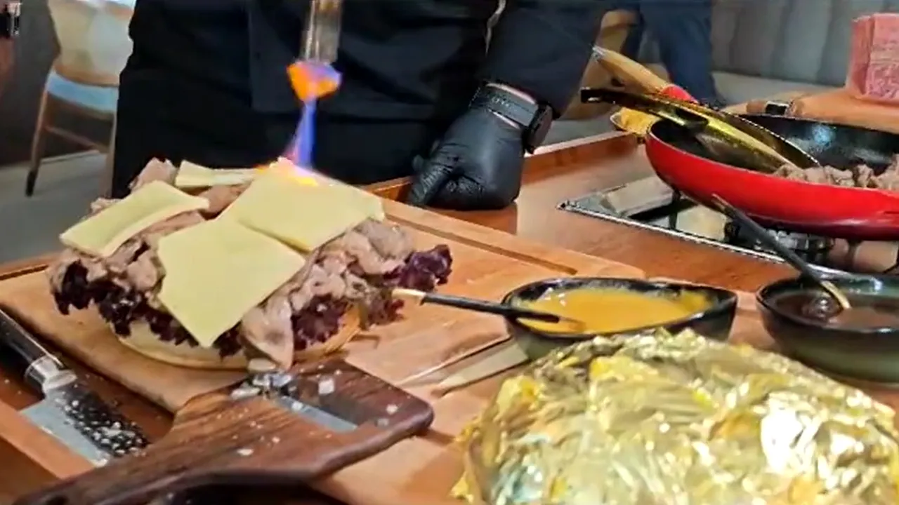 Cel mai scump burger din lume, prezentat la Cluj. Cum arată, ce ingrediente conține și cine a primit cadou primul burger de 6.200 de euro - FOTO
